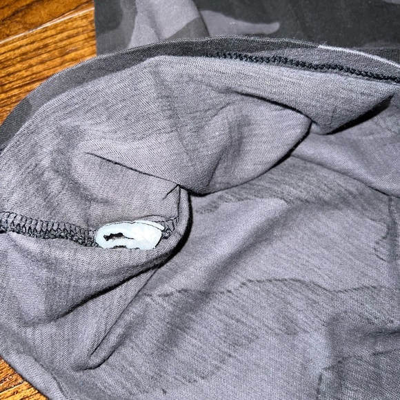 Athleta Girl Black and Gray Daily Camo Printed Short Sleeve Tee Size XL 14 - Picture 7 of 7